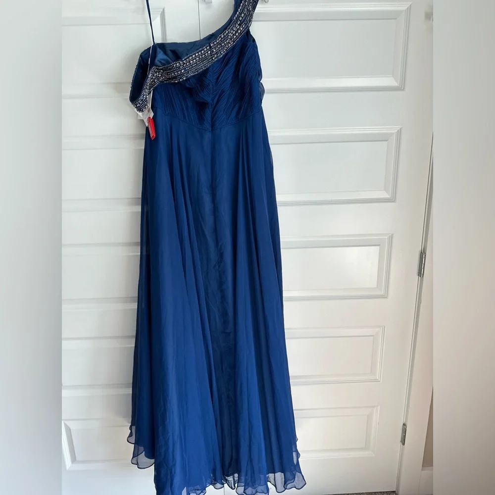 Mac Duggal Beaded Drop Shoulder Pleated Flowy Gown‎ in Size 14w Plus Sized NWT